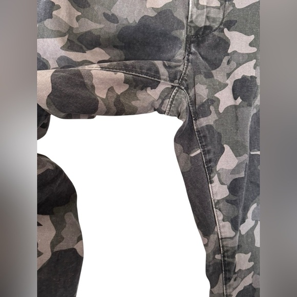 Aeropostale Grey Camo Jogger Pants Size 30x32 - Picture 3 of 5